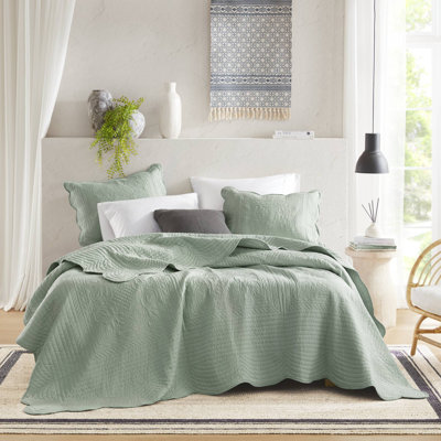 Tuscany Scalloped Edge Quilt Set