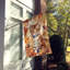 Chat en feuilles d'automne-112700498
