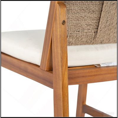 Tabourets de bar d'extérieur en bois d'acacia (ensemble de 2), chaises à hauteur de bar en teck avec coussin crème et dossier en osier vert, tabourets à hauteur de comptoir pour patio, bord de piscine, îlot de cuisine