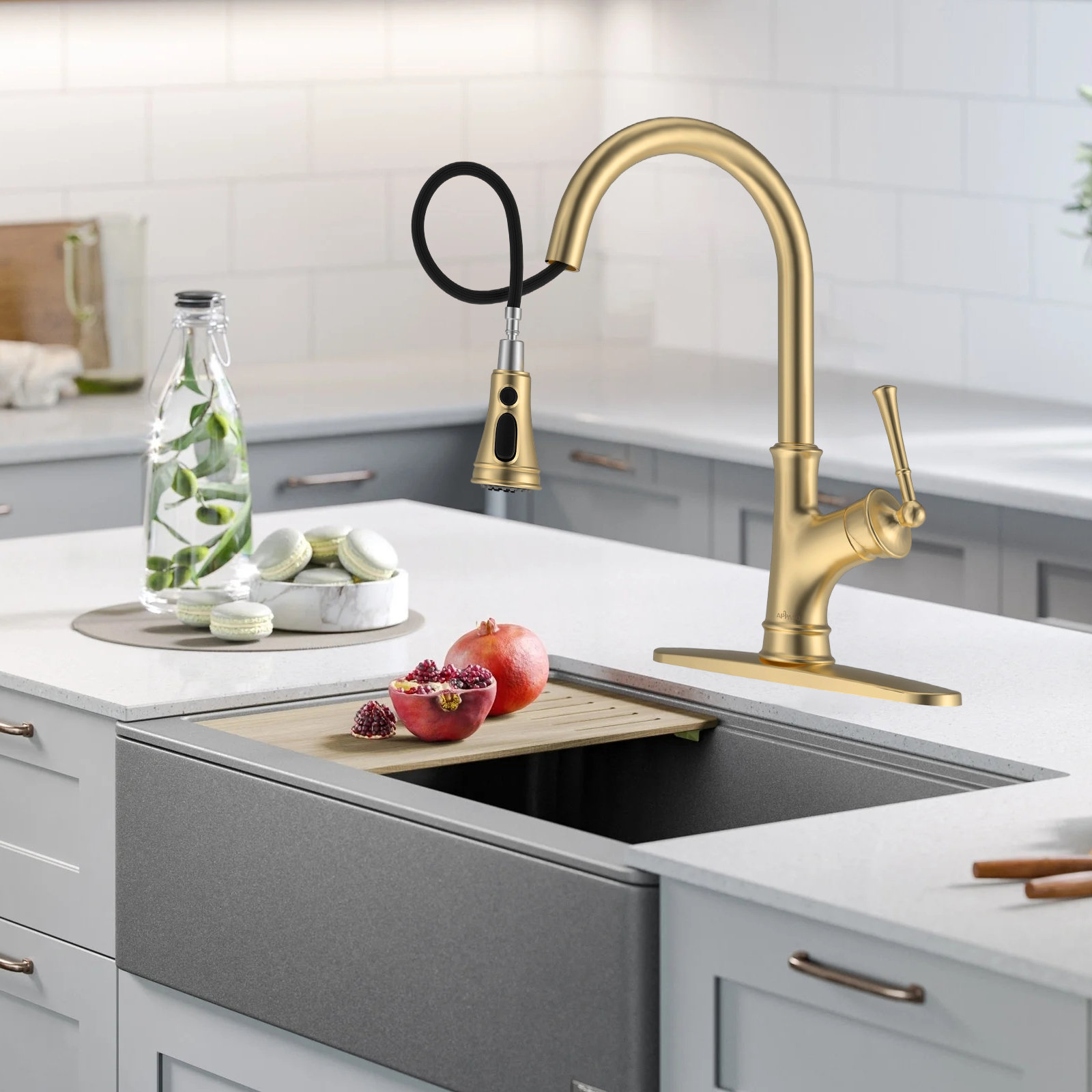XINGRUISI Pull-Down Kitchen Faucet With A Retractable Spray Head ...