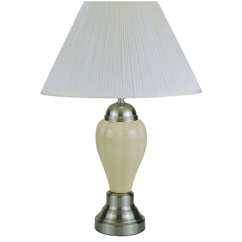 Lampe de table haute 27 po en céramique, en forme d'urne avec finition argent / ivoire, abat-jour en lin
