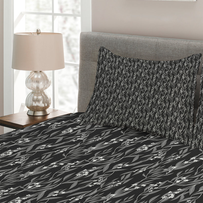 Farmhouse / Country Polyester Floral Coverlet, King Bedspread + 2 Shams