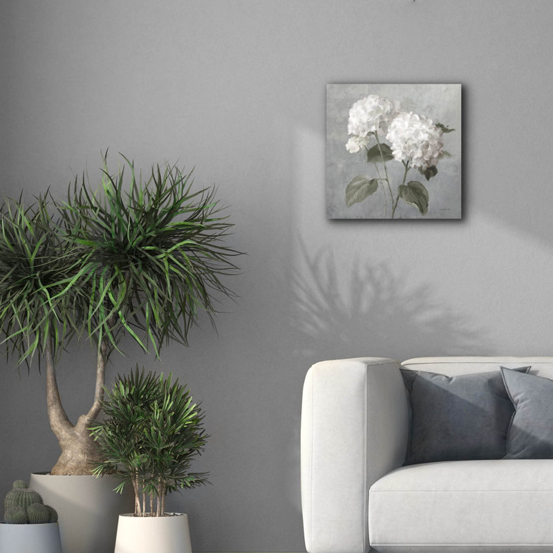 «White Hydrangeas» par Danhui Nai, art mural sur toile, H 18 po x l 18 po