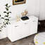 Table d'appoint blanche avec 3 portes et un espace de rangement considérable
