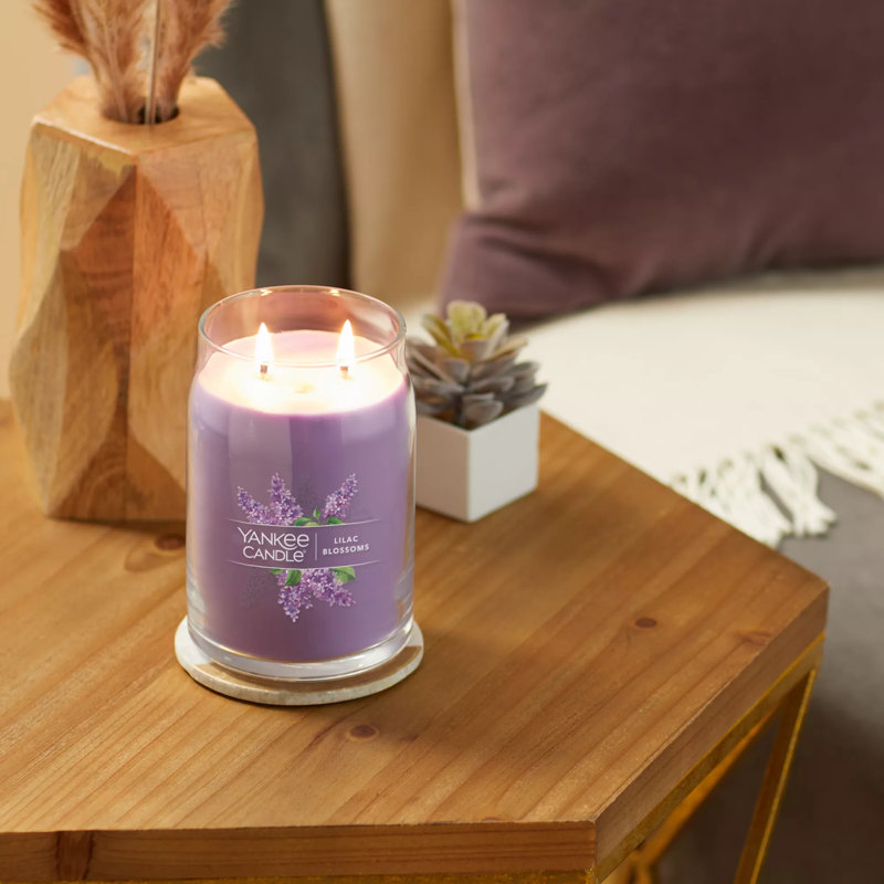 Bougie parfumée Signature Lilac Blossoms, Grand