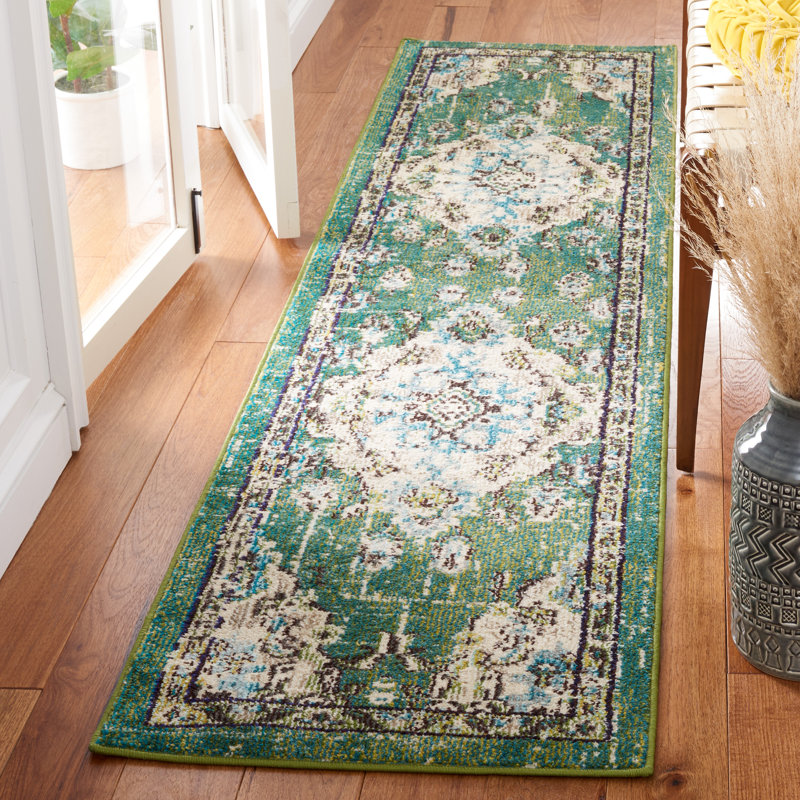Shanna green oriental rug, Tapis de couloir 2 pi 2 po x 6 pi