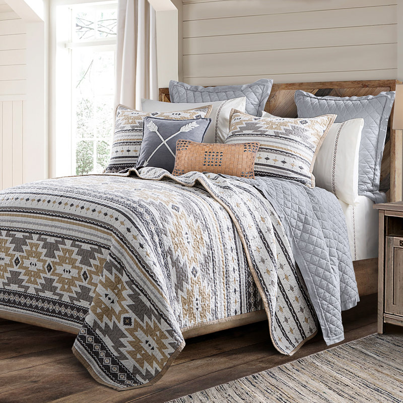 Desert Sage Gray/Tan/White Aztec Print Cotton Southwestern Style Reversible Quilt Set, Queen Quilt + 2 Standard Shams