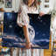 Toile dans un vaste tableau cosmique, une lune surdimensionnée lumineuse domine le centre supérieur de sa surface rugueuse-1857861044