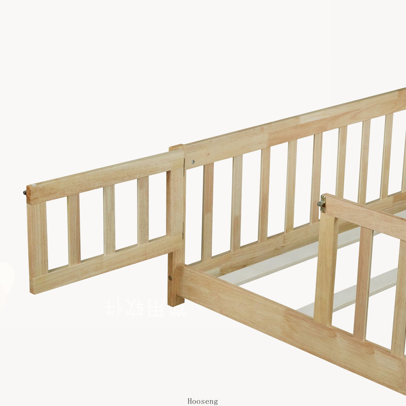 Grand lit en bois d'hévéa avec clôture, porte et barrières de sécurité, naturel, Grand lit