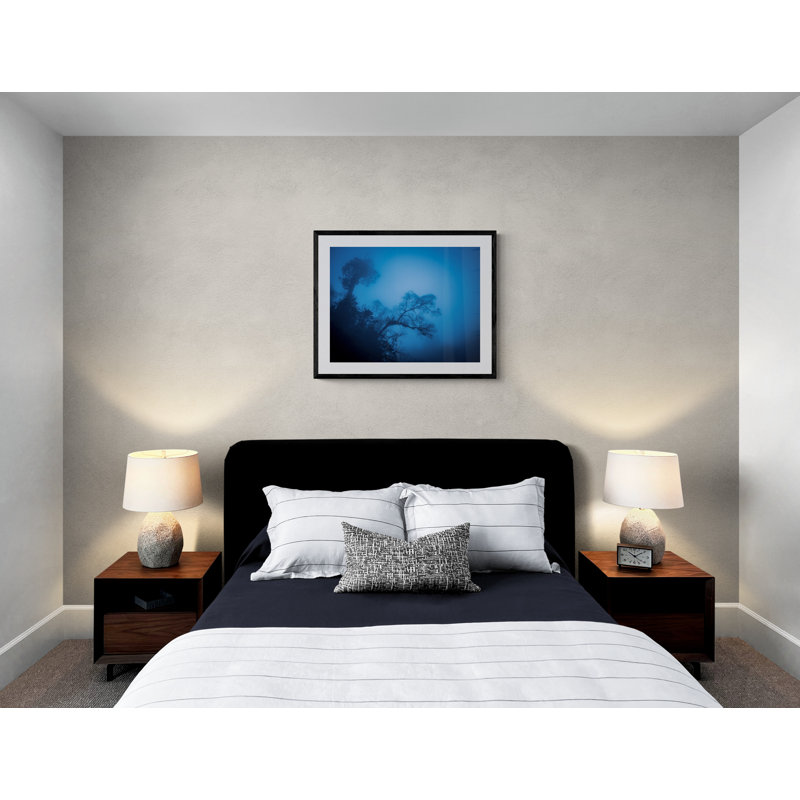 «Hanging on» par Mark Paulda - photographie, Papier avec cadre noir, 24" H x 30" W