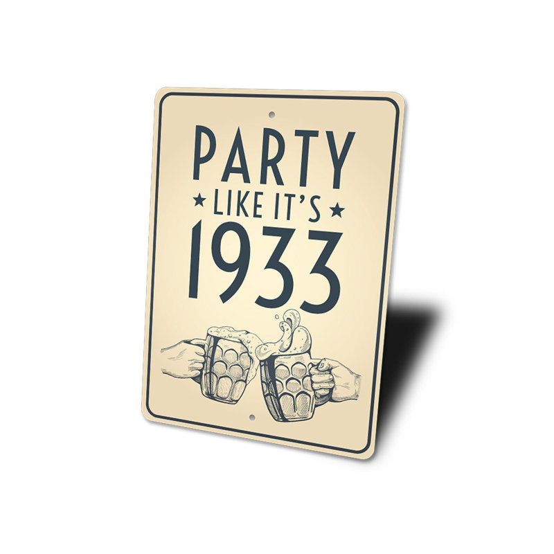 Enseigne de fête en forme de bière 1933, H 14 po x l 10 po x P 0,04 po
