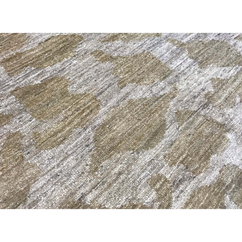 Hand-Knotted High-Quality Beige Area Rug
