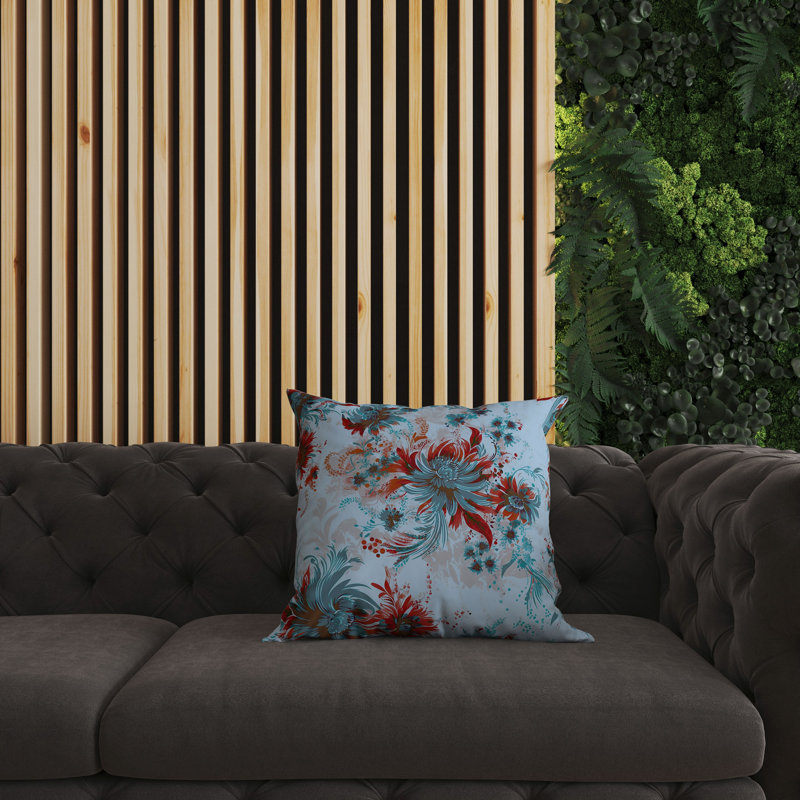 Coussin décoratif intérieur / extérieur à motif floral Delightful Wildflowers, H 26 po x l 26 po, Floral rouge / bleu