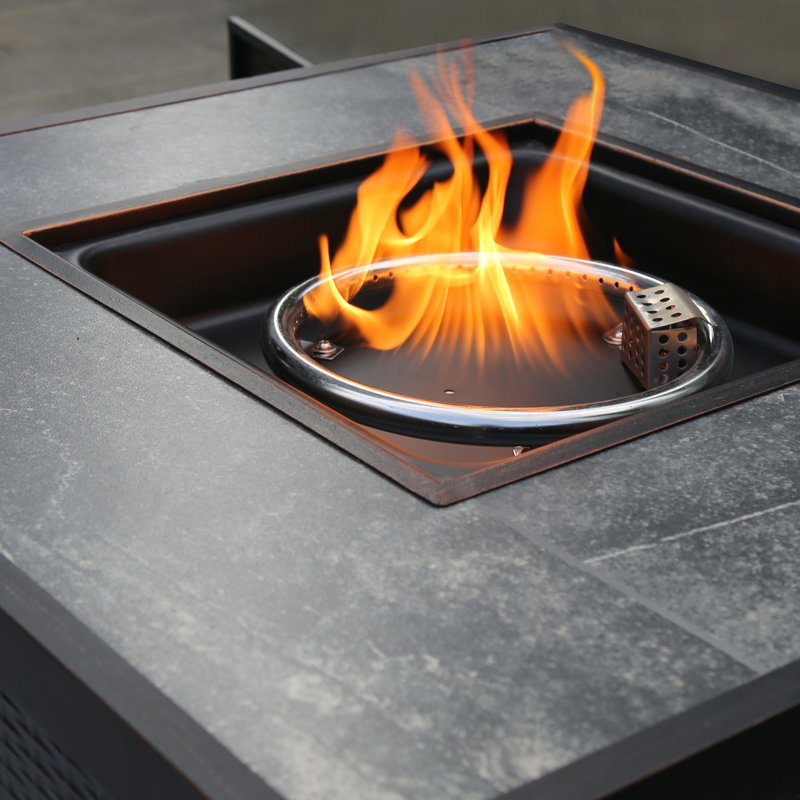 Ensemble de conversation de patio pour 4 personnes avec table de feu
