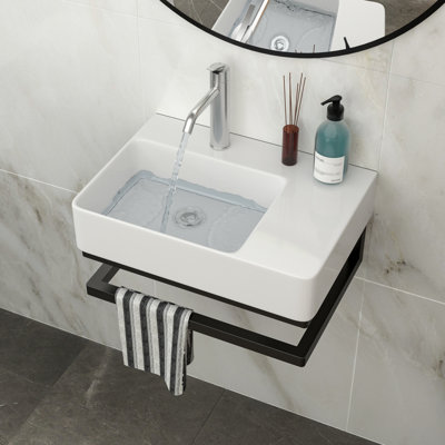 Lavabo de salle de bain mural en céramique rectangulaire avec barre à serviettes noire, coins arrondis, ouverture standard pour drain standard blanc anticorrosion 23,7 "x16,5"