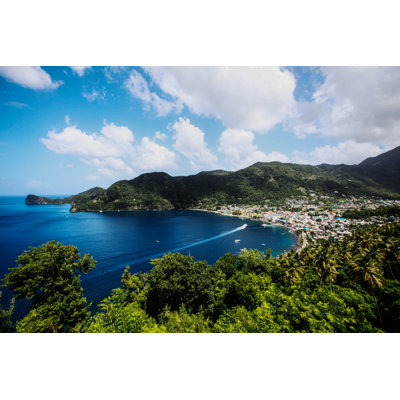 «Soufrière Bay, St Lucia» par Chestertonjp - photographie sur toile tendue