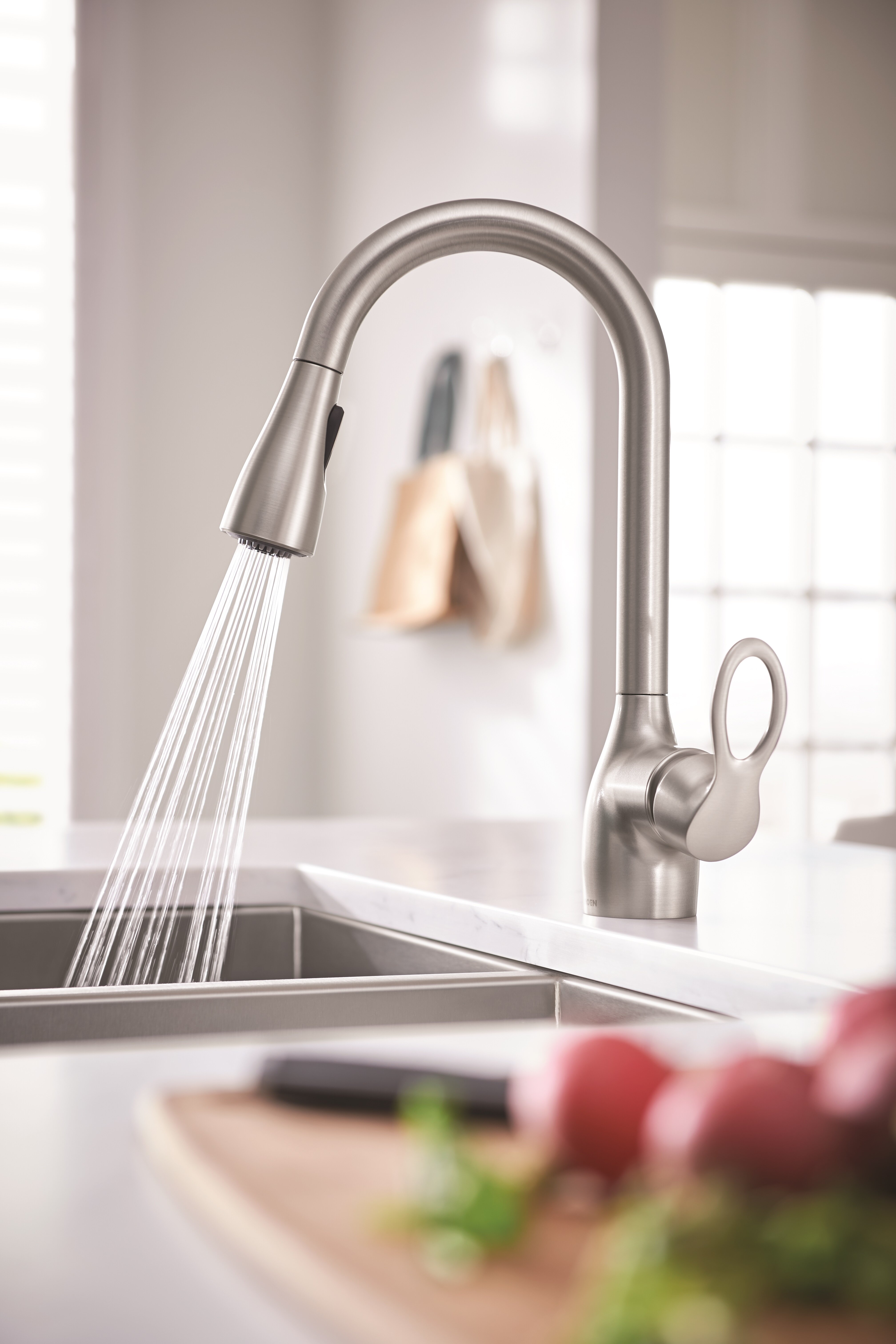 MOEN Kleo Single-Handle high quality Pull-Down Sprayer Kitchen Faucet with Reflex and Power