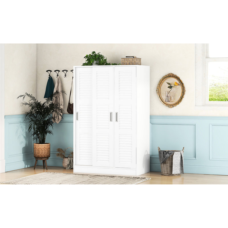 Garde-robe blanche à 3 portes avec tablettes extérieures attrayantes