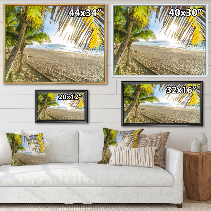 Plage tropicale avec feuilles de palmier - photographie sur toile, H 16 po x l 32 po, Cadre flottant en érable