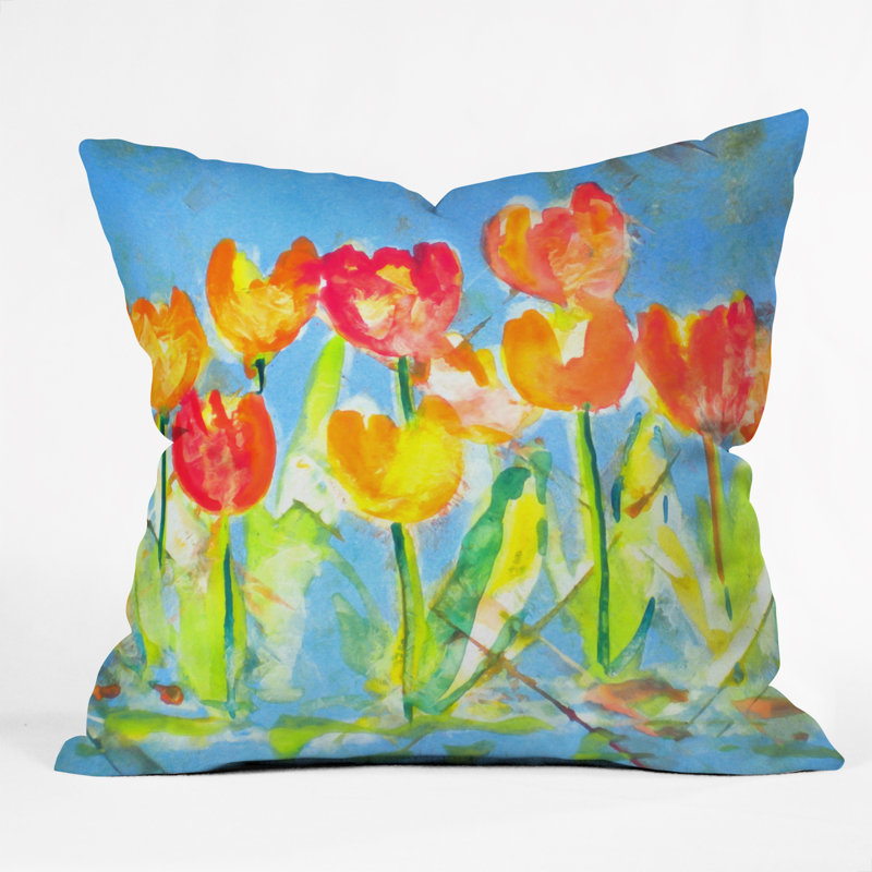 Coussin décoratif intérieur / extérieur Spring Tulips par Laura Trevey, 16 po x 16 po