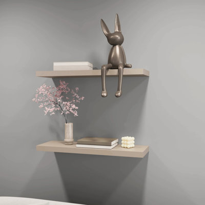 Tablette flottante murale taupe, 31,5 pouces de largeur, complétant l'intérieur d'une maison moderne