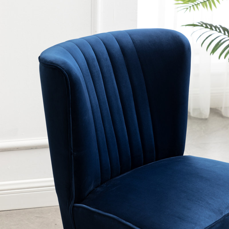 Fauteuil d'appoint bleu - Siège et dossier en mousse dense avec revêtement en velours et côtés courbés avec coutures en bois d'hévéa noir Galvanoplastie dorée l 24 po x P 33 po H Assemblage requis Tissu de rembourrage rembourré
