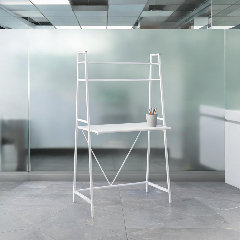 Bureau à domicile avec échelle contemporaine et structure en métal, coins bureau, comme sur la photo, étagères