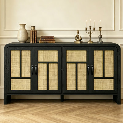 Buffet 59 po Boho noir en panneau de fibres à densité moyenne, 4 portes en rotin naturel avec 3 tablettes intérieures réglables, console de rangement de style campagnard pour le salon, la cuisine et l'entrée