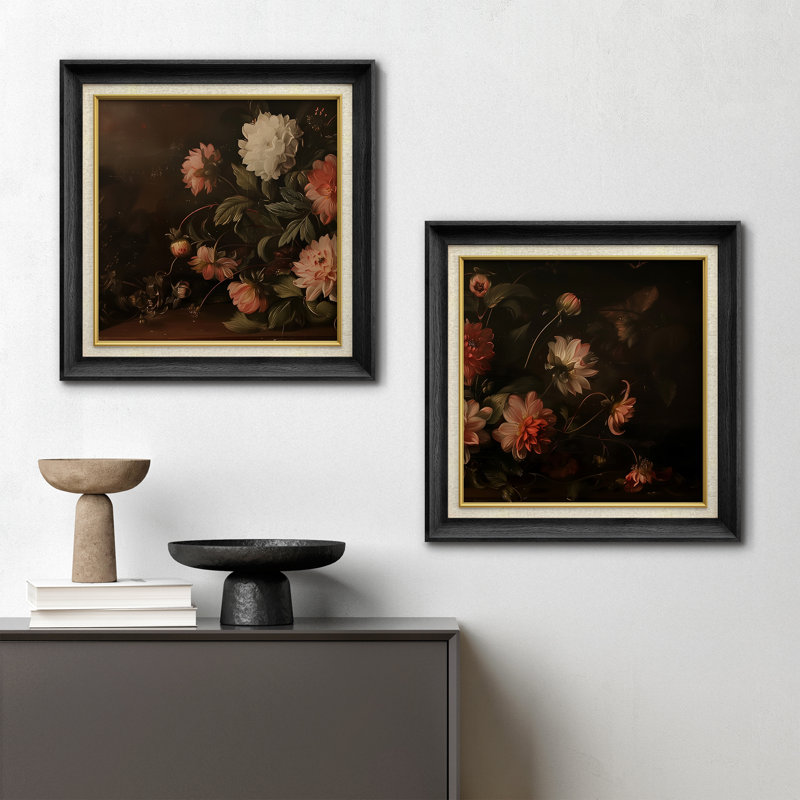 Composition florale sombre et romantique avec atmosphère douce aux chandelles, H 26 po x l 26 po x P 1,5 po, Noir