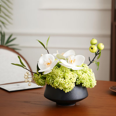 Ornements de fleurs simulées