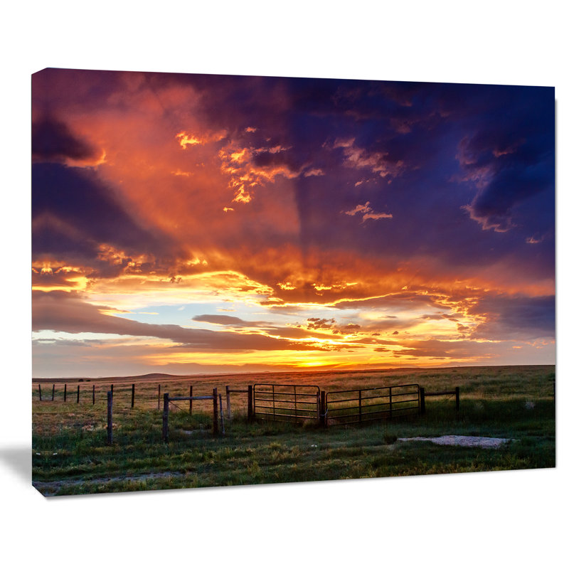 «Dramatic Sunset over Prairie - Reproduction de photo sur toile tendue, H 12 po x l 20 po
