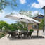 Grand parasol carré en porte-à-faux de 9 pi avec base et rotation à 360 degrés-1056127021