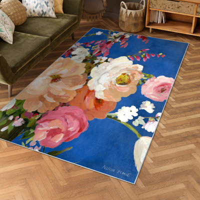 Tapis à motif artistique lavable à la main Midnight Flowers I, 100% polyester, velours de 2 mm, dossier antidérapant.