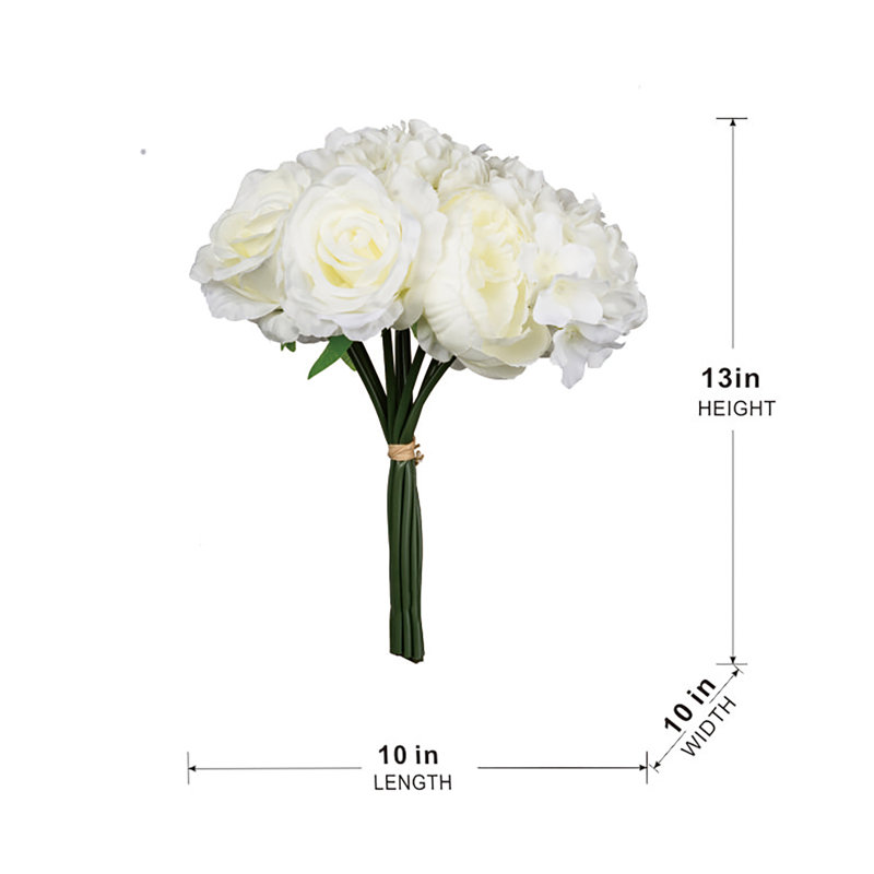 Mélange de pivoines, hortensias et tiges de roses, Crème