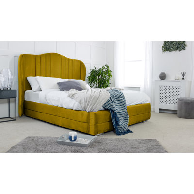 Justa Upholstered Bed