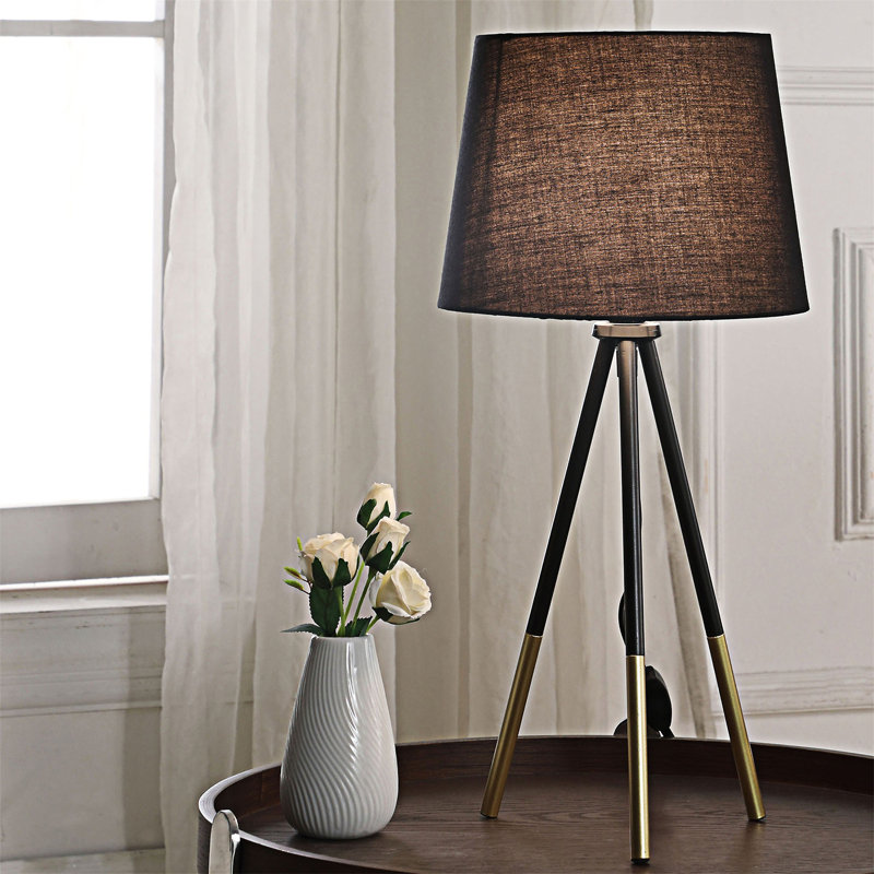 Lampe de table moderne à trépied en métal avec abat-jour noir semi-tambour