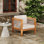 Fauteuil club d'extérieur en bois d'acacia avec fabrication durable et sièges confortables pour la détente sur le patio ou le jardin