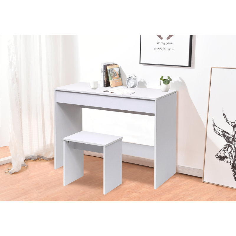 Damaurion Dressing Table with Mirror