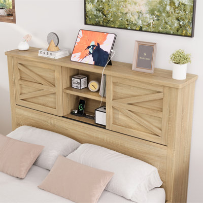 Ensemble de chambre à coucher 3 pièces avec lit plateforme double ferme avec tête de lit double à porte coulissante et station de charge, table de chevet et commode avec rangement, naturel