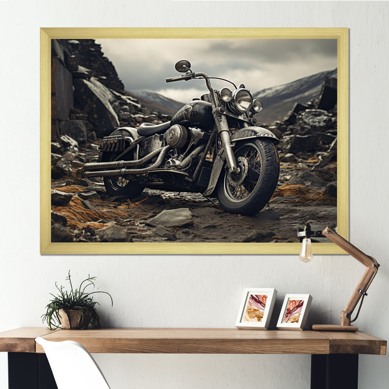 «Jarette Grey Moto», photographie de paysage monochrome encadrée, Cadre doré simple, H 12 po x l 20 po x P 1 po