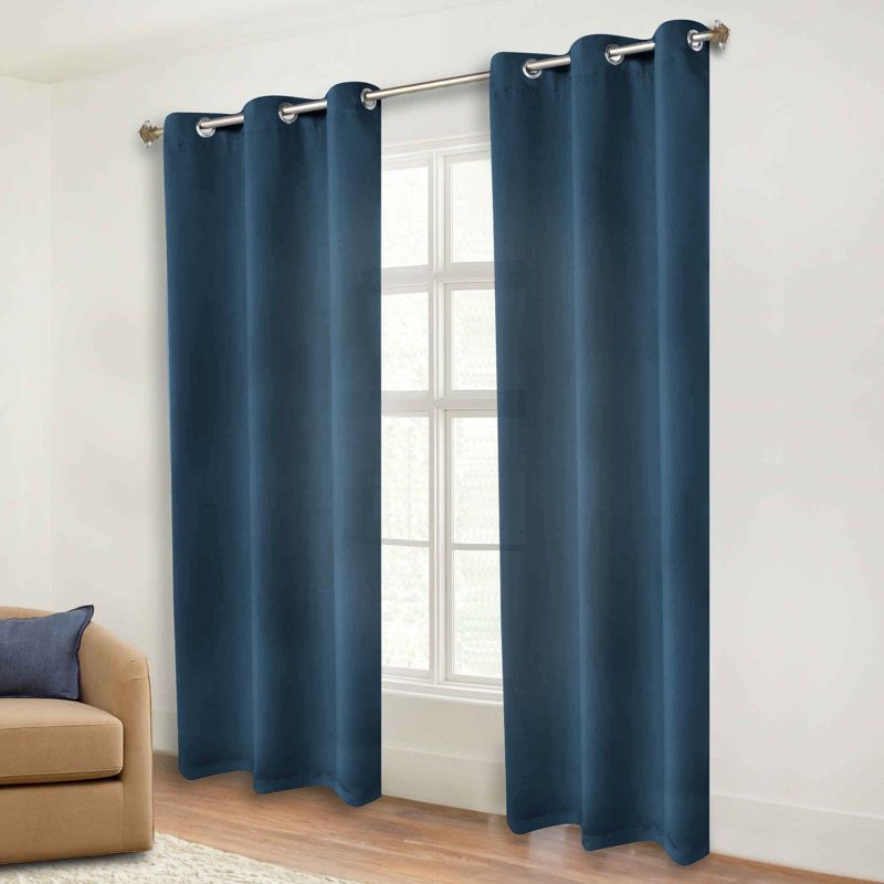 Paire de rideaux obscurcissant avec œillets Millendon, L 52 po x L 72 po, Bleu marine