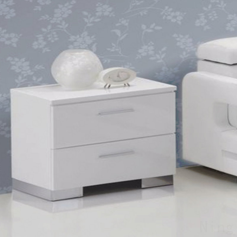 Table de chevet blanche et chromée