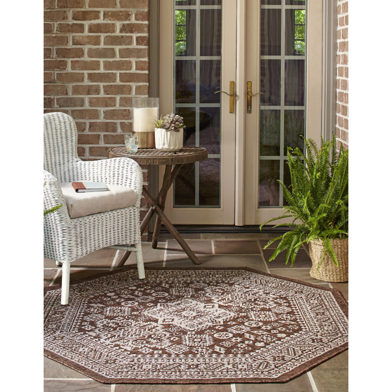 Tapis d'intérieur / extérieur brun Danera, Octogone 5 pi 3 po x 5 pi 3 po