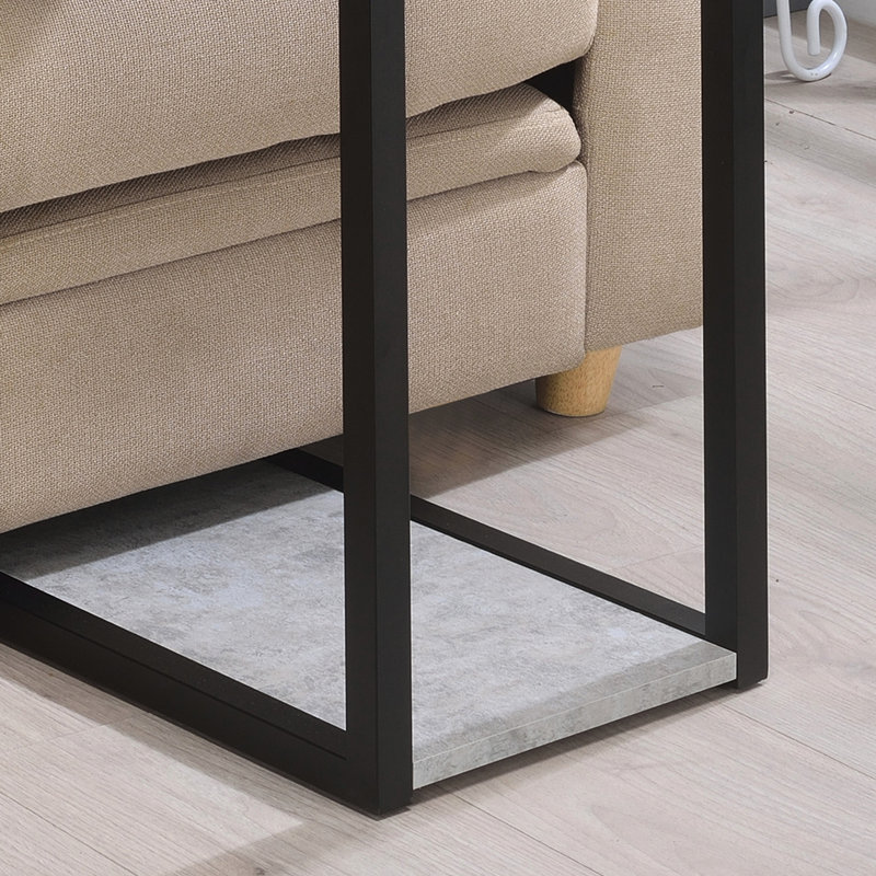 Table à collation industrielle avec surface en ciment et pieds en métal noir, pour structure de salon