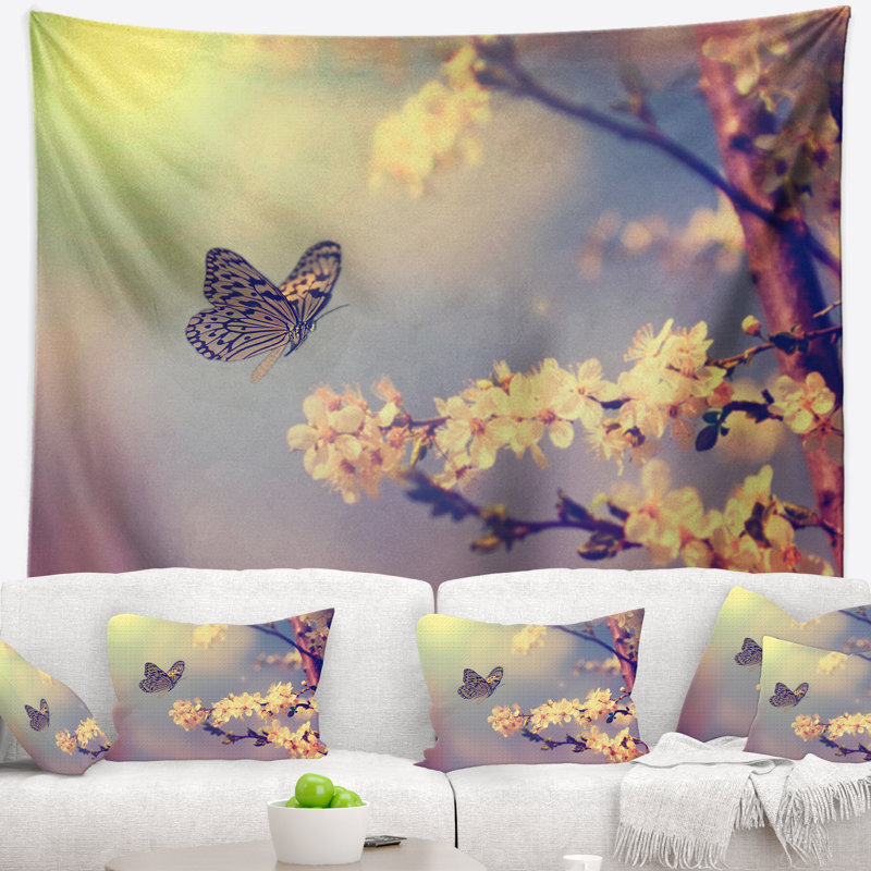 Papillon floral rétro avec tapisserie, H 78 po x l 92 po