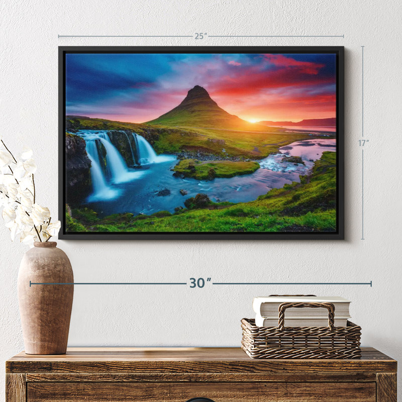 «Kirkjufell Volcano Waterfall», reproduction sur toile, H 17 po x l 25 po
