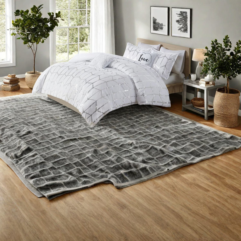 Luxurious King Metallic Bedding Sets, Polyester Comfort, Modern Style