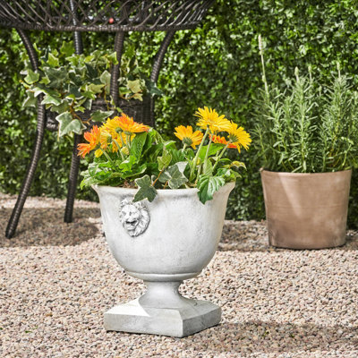 JARDINIER À JARDIN