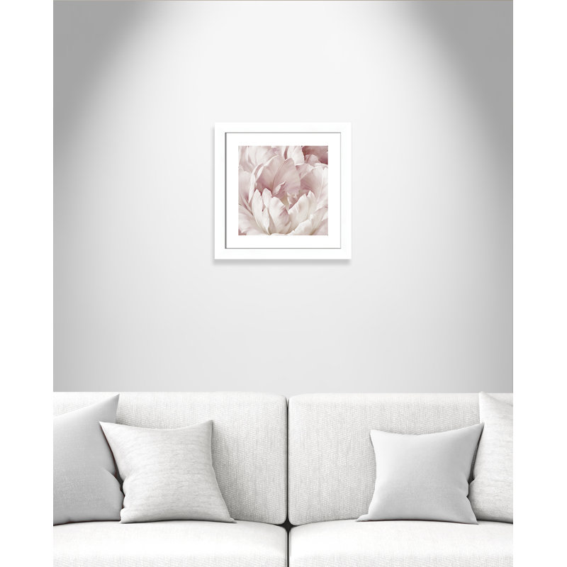 Intime rosé III - peinture encadrée, Blanc, H 18,5 po x l 18,5 po x P 1,25 po