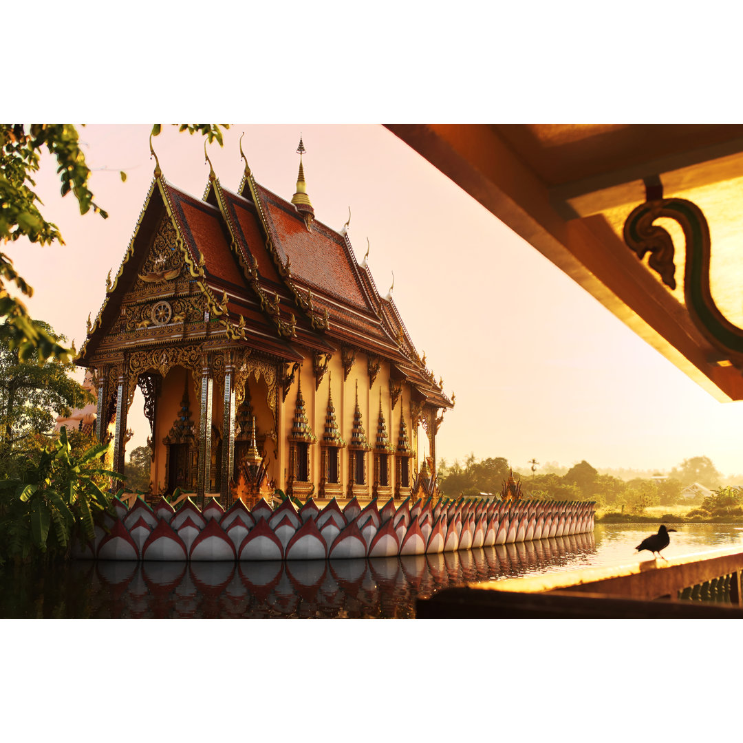 Leinwandbild Thailand Wahrzeichen. Wat Phra Yai Temple Sunset. Reisen, Tourismus